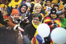 Puigdemont diz que seria “uma anormalidade” o governo espanhol não permitir o seu regresso para tomar posse como presidente do executivo catalão 