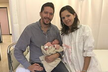 Maria Inês nasceu na madrugada de Natal, em Matosinhos, e foi a melhor prenda  dos pais, Pedro e Ana Barata 