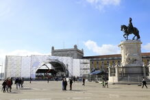 Festa em Lisboa faz-se no Terreiro do Paço, onde os preparativos já estão a decorrer, com a instalação do palco