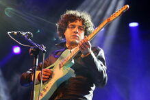 A banda Capitão Fausto vai animar o público a partir das 23h00