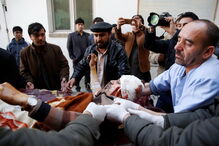 Atentado faz dezenas de mortos em Cabul