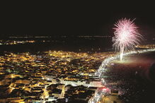 Quim Barreiros atua hoje na Nazaré; amanhã, é a vez de Pedro Abrunhosa e, a 31, vários DJ 