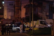 Dois assaltantes (um acabou por morrer) e três polícias ficaram feridos na sequência de um tiroteio que ocorreu após uma perseguição policial que culminou em Queluz de Baixo, no concelho de Oeiras