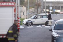 Dois assaltantes (um acabou por morrer) e três polícias ficaram feridos na sequência de um tiroteio que ocorreu após uma perseguição policial que culminou em Queluz de Baixo, no concelho de Oeiras