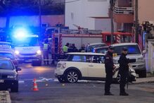 Dois assaltantes (um acabou por morrer) e três polícias ficaram feridos na sequência de um tiroteio que ocorreu após uma perseguição policial que culminou em Queluz de Baixo, no concelho de Oeiras