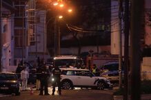 Dois assaltantes (um acabou por morrer) e três polícias ficaram feridos na sequência de um tiroteio que ocorreu após uma perseguição policial que culminou em Queluz de Baixo, no concelho de Oeiras