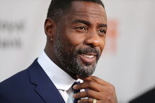 O ator britânico Idris Elba, de 45 anos, aparece em 8.º da lista de 2017 dos 100 homens mais bonitos do mundo