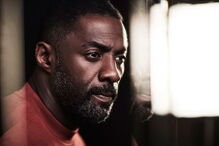 O ator britânico Idris Elba, de 45 anos, aparece em 8.º da lista de 2017 dos 100 homens mais bonitos do mundo