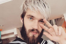 Felix Arvid Ulf Kjellberg, mais conhecido por PewDiePie, é um dos mais famosos Youtubers do mundo. O sueco aparece em 7.º lugar da lista dos homens mais bonitos do mundo