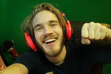 Felix Arvid Ulf Kjellberg, mais conhecido por PewDiePie, é um dos mais famosos Youtubers do mundo. O sueco aparece em 7.º lugar da lista dos homens mais bonitos do mundo