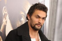 O ator havaiano Jason Momoa, de 38 anos, está em 2.º lugar da lista dos homens mais bonitos do mundo