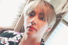 Kim Tae-hyung, de 22 anos, lidera a lista dos 100 homens mais bonitos do mundo. O cantor sul-coreano, conhecido por V, integra a boys band BTS, formada pela Big Hit Entertainment em 2013
