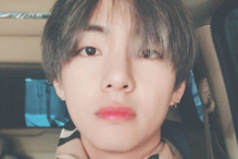 Kim Tae-hyung, de 22 anos, lidera a lista dos 100 homens mais bonitos do mundo. O cantor sul-coreano, conhecido por V, integra a boys band BTS, formada pela Big Hit Entertainment em 2013