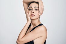 A atriz iraniana Golshifteh Farahani, que ficou conhecida depois de ter sido banida do seu país por ter posado nua para o 'Le Figaro Madame' está em 9.º lugar da lista das mais bonitas de 2017