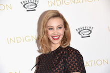 A atriz canadiana de 30 anos Sarah Gadon ocupa o 4.º lugar da lista das mulheres mais bonitas deste ano