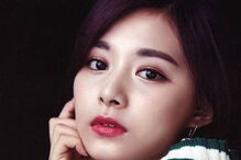 Chou Tzu-yu, mais conhecida por Tzuyu, é uma cantora chinesa, de apenas 18 anos. A jovem ocupa o 3.º lugar na lista das mais belas