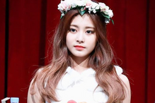 Chou Tzu-yu, mais conhecida por Tzuyu, é uma cantora chinesa, de apenas 18 anos. A jovem ocupa o 3.º lugar na lista das mais belas