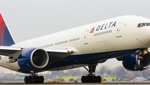 Delta Airlines cobra 170 euros a cada trabalhador não vacinado contra a Covid-19