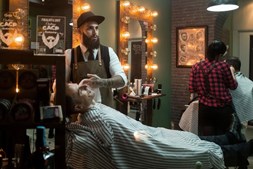 Há uma nova barbearia nos Açores onde o cliente paga o que quer