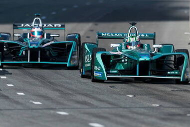 Félix da Costa (à frente) no GP de Hong Kong de Fórmula E