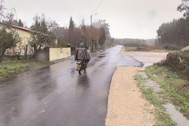 Homem foi vítima de um acidente de mota após o jogo Rio Ave-Benfica e ficou cerca de 9 horas caído na valeta 
