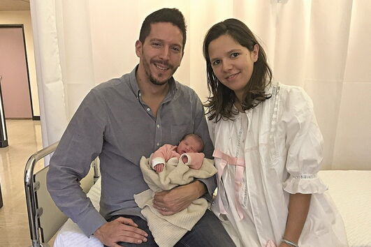 Maria Inês nasceu na madrugada de Natal, em Matosinhos, e foi a melhor prenda  dos pais, Pedro e Ana Barata 