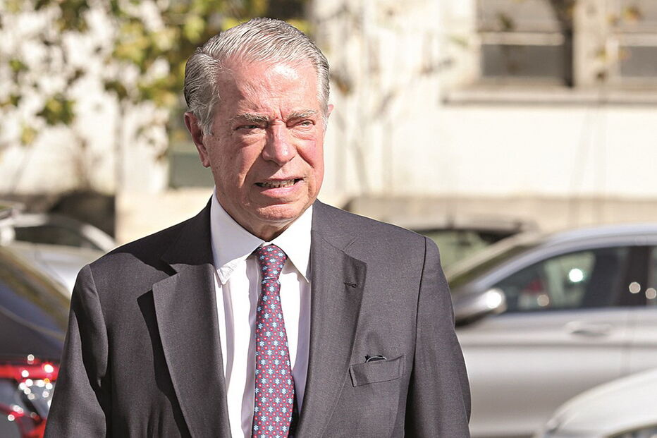 Ricardo Salgado recebeu várias transferências suspeitas que justificou como compensações pela ajuda em negócios 