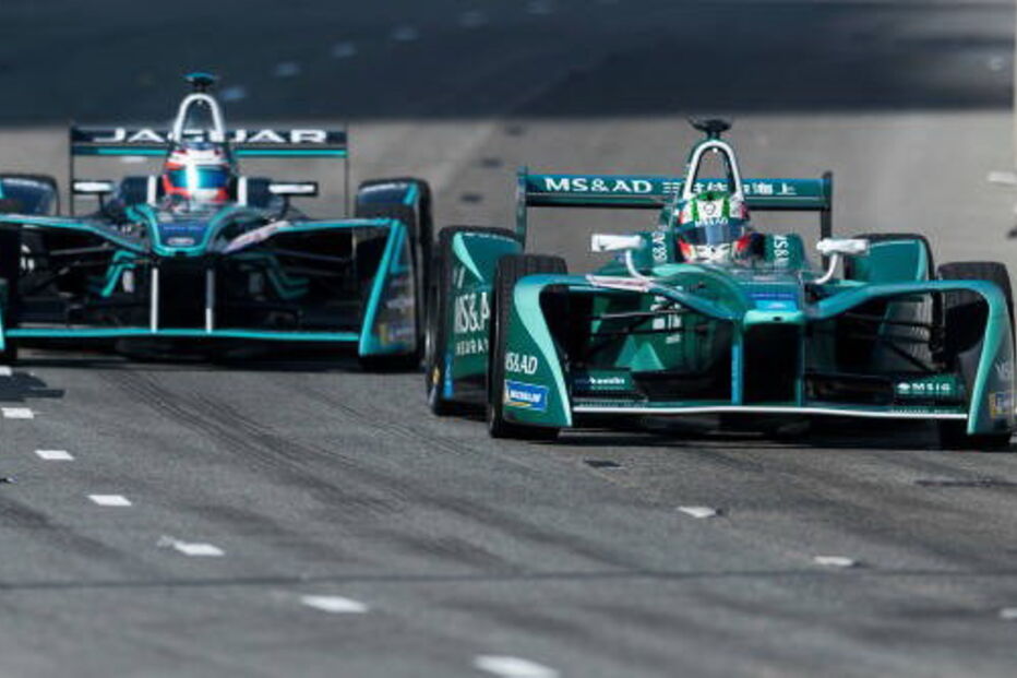 Félix da Costa (à frente) no GP de Hong Kong de Fórmula E