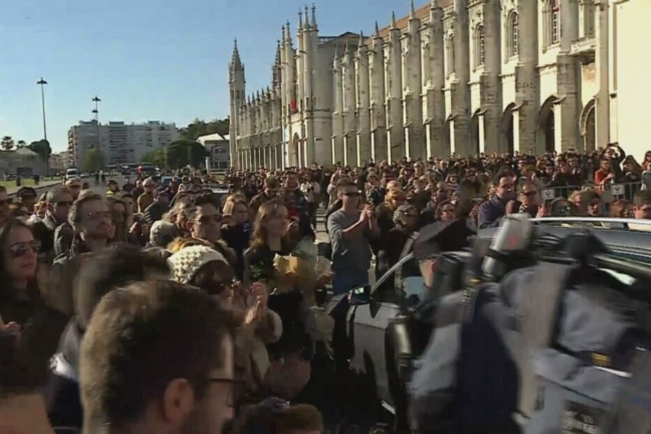 O cortejo fúnebre de Zé Pedro, nos Jerónimos