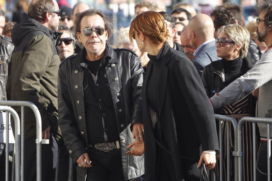 Zé Cabeleira, dos Xutos & Pontapés, com a mulher, Bastet