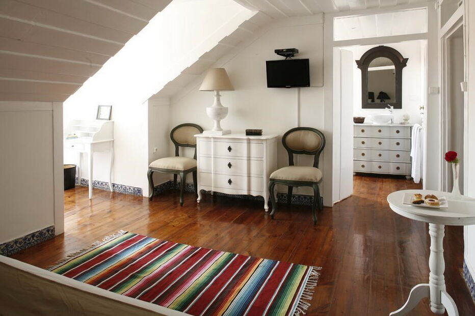 Palácio Ramalhete, Madonna, Lisboa, rua das Janelas Verdes, rainha, turismo, hotel, aluguer, cantora