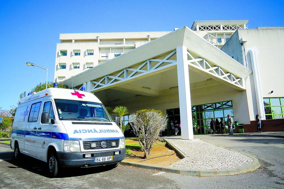 Homem foi levado para o hospital de Portimão