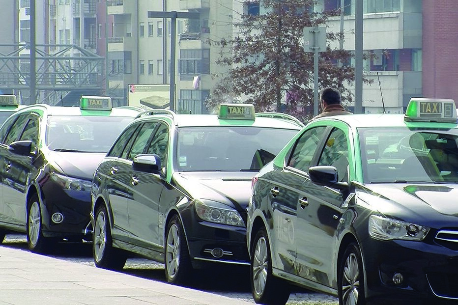 Assaltantes pediam transporte de táxi na Baixa de Lisboa ou no Cais do Sodré e atacavam as vítimas já nos destinos 