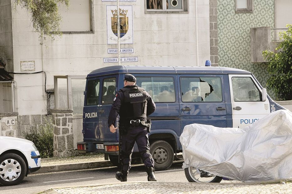 Polícia, esquadra, Alfragide, cova da moura