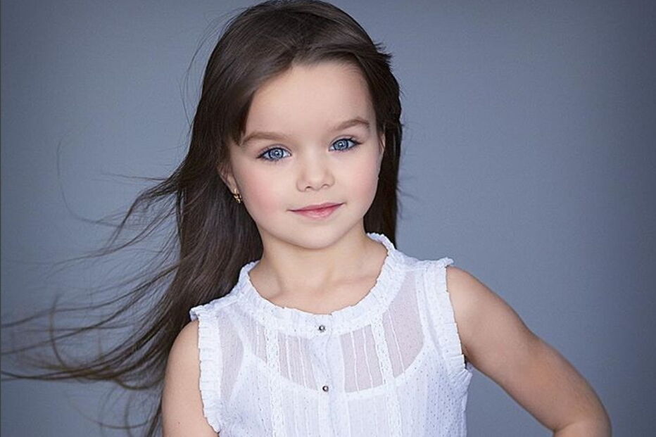 Anastasia Knyazeva tem seis anos
