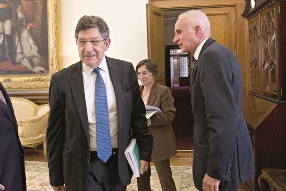 Carlos Magno, presidente da Entidade Reguladora para a Comunicação Social, e Arons de Carvalho, vice-presidente