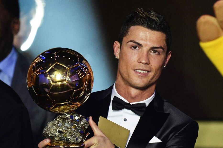 Cristiano Ronaldo recebe Bola de Ouro em 2013