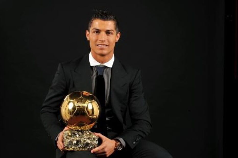 Cristiano Ronaldo recebe Bola de Ouro em 2008