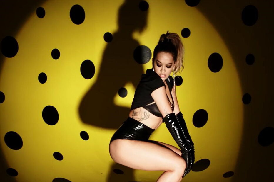 Rita Ora sensual