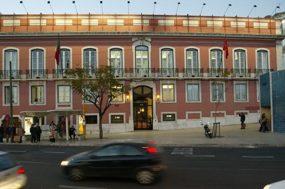 Partido Socialista, sedeado no Largo do Rato, Lisboa, diz que é normal averiguar sempre que há inscrições em bloco