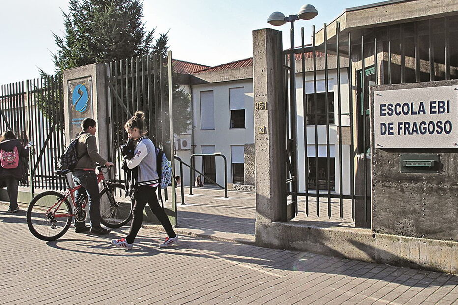 Olívia Magalhães, professora, insultos, agressão, estudantes, alunos, maus-tratos, prisão, julgamento, Barcelos