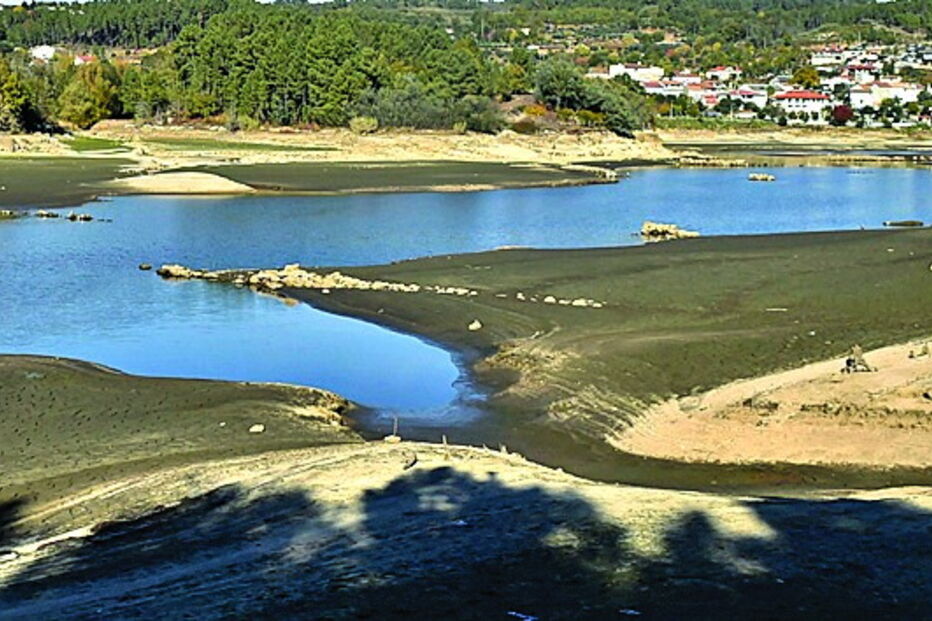 Fagilde, mínimo histórico, camiões, seca, água, viseu, barragem, barragens