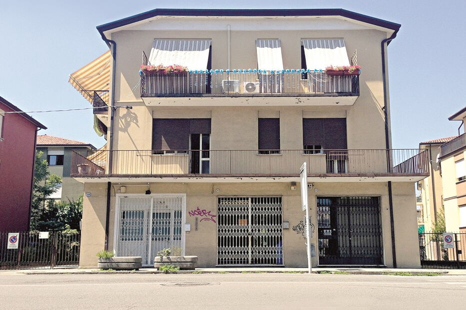 polícia, agente, violador, vinho, droga, turistas, portuguesas, itália