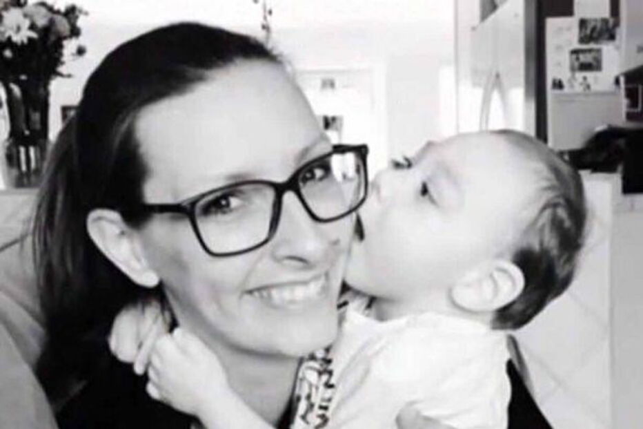 Menino com doença terminal senta-se pela última vez no colo do Pai Natal