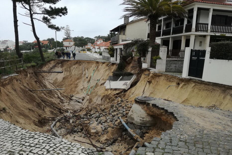 Cratera ameaça habitações na Marinha Grande