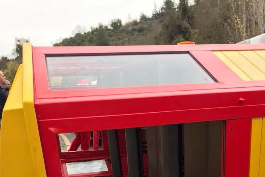 Várias crianças feridas em descarrilamento de comboio turístico