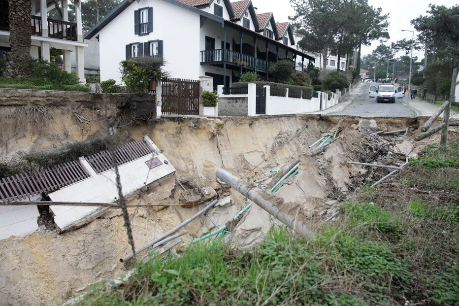 Cratera ameaça habitações na Marinha Grande