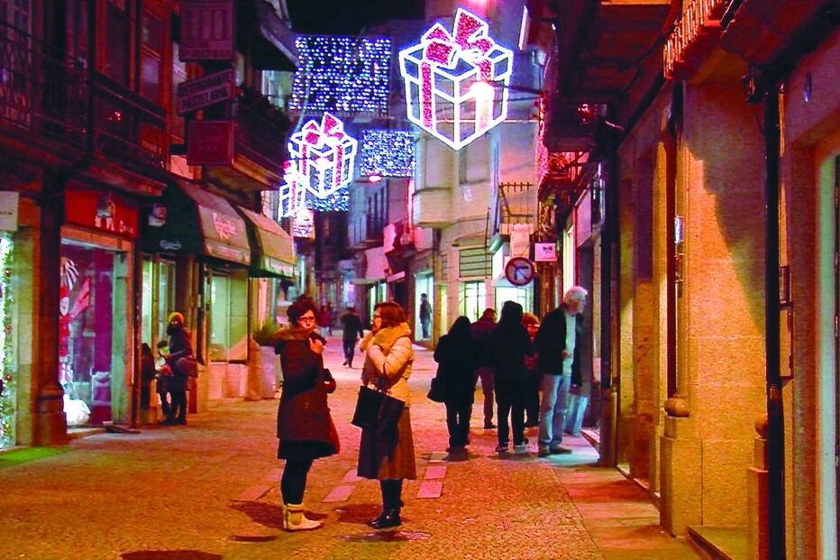 Centro histórico de Vila Real e a Praça do Município estão iluminadas e prontas para celebrar a época natalícia