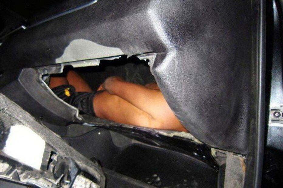 menino 12 anos, Espanha, Marrocos, contrabandeado 