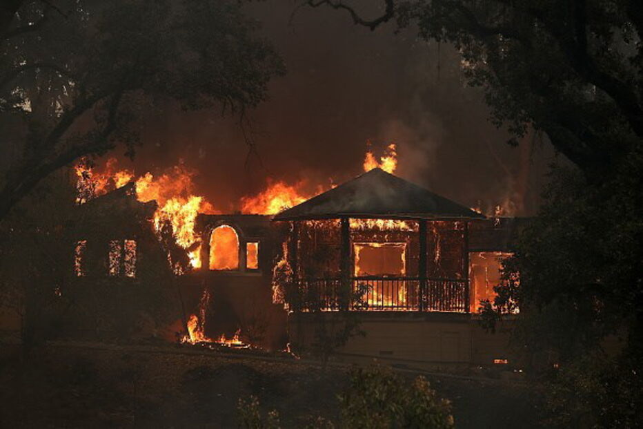 Fogos na Califórnia ameaçam casas dos famosos